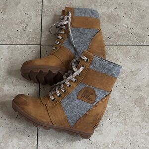 Sorel Women's Brown and Gray Lace Up Boots